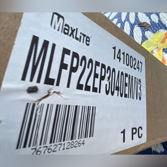 Motion sensor, MaxLite Fixture flat panel 2X2 EDGE light 30W 4000K(2 lights) - Picture 3 of 10